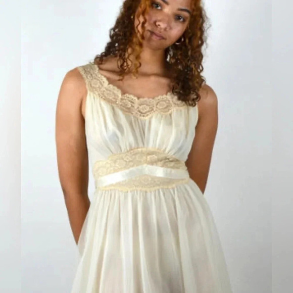 Vintage 50s Slip Cream Sheer Ivory Lace Vintage Lingerie Slip Size 32 - Picture 1 of 8